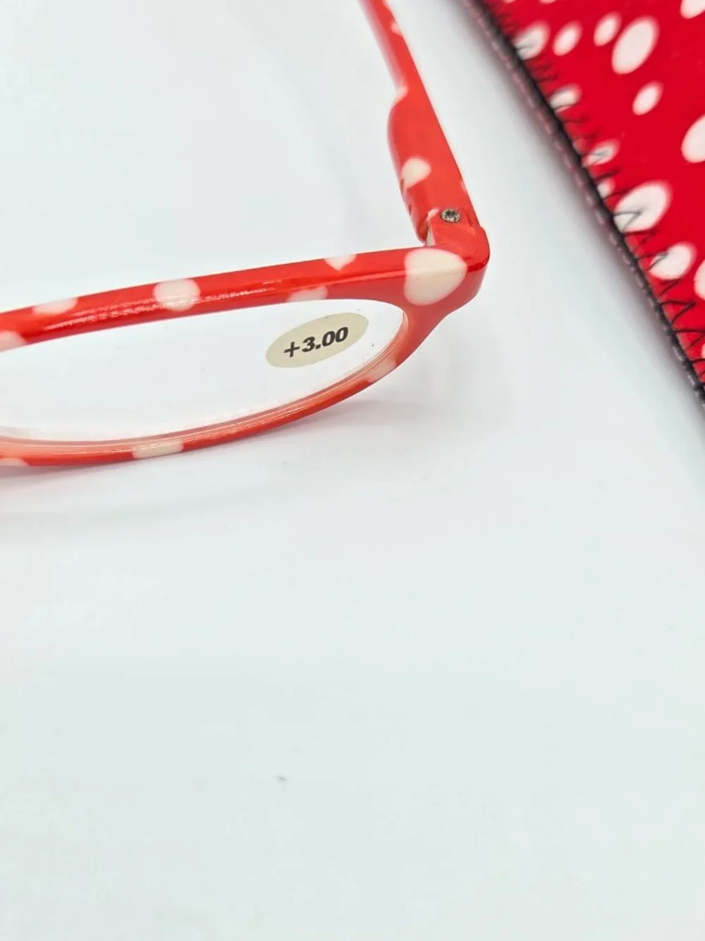 N/A red white